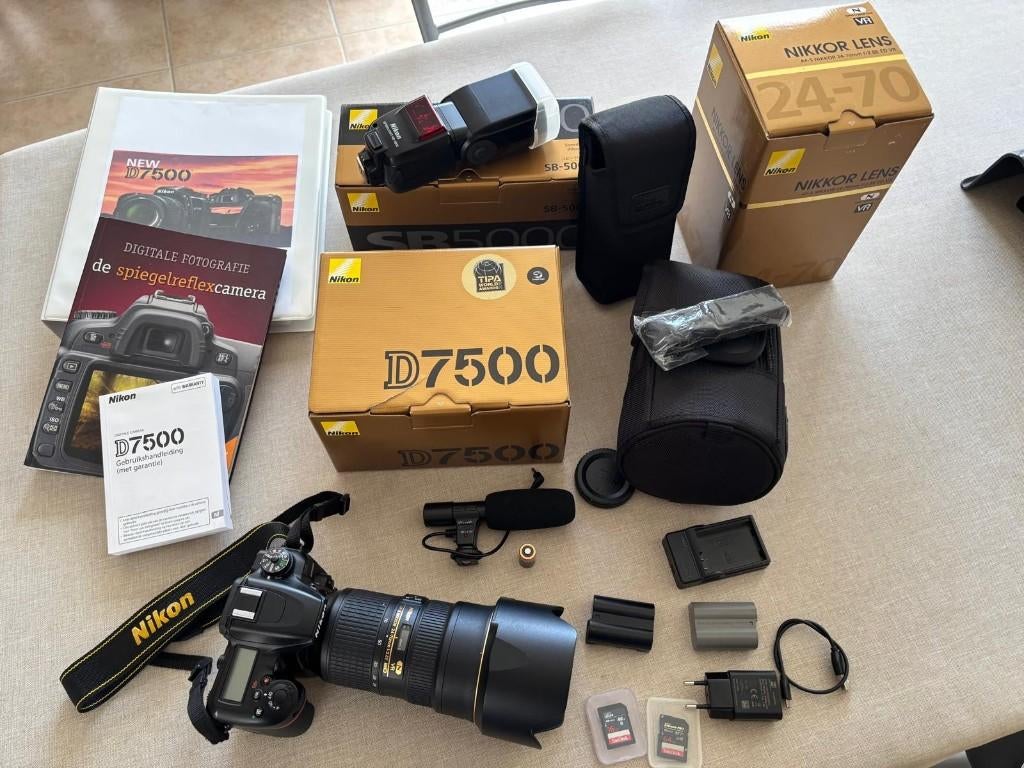 Nikon D7500 + Nikon AF-S 24-70 1/2.8 ED VR + Nikon SB5000, Ophalen, Spiegelreflex, 21 Megapixel, Zo goed als nieuw