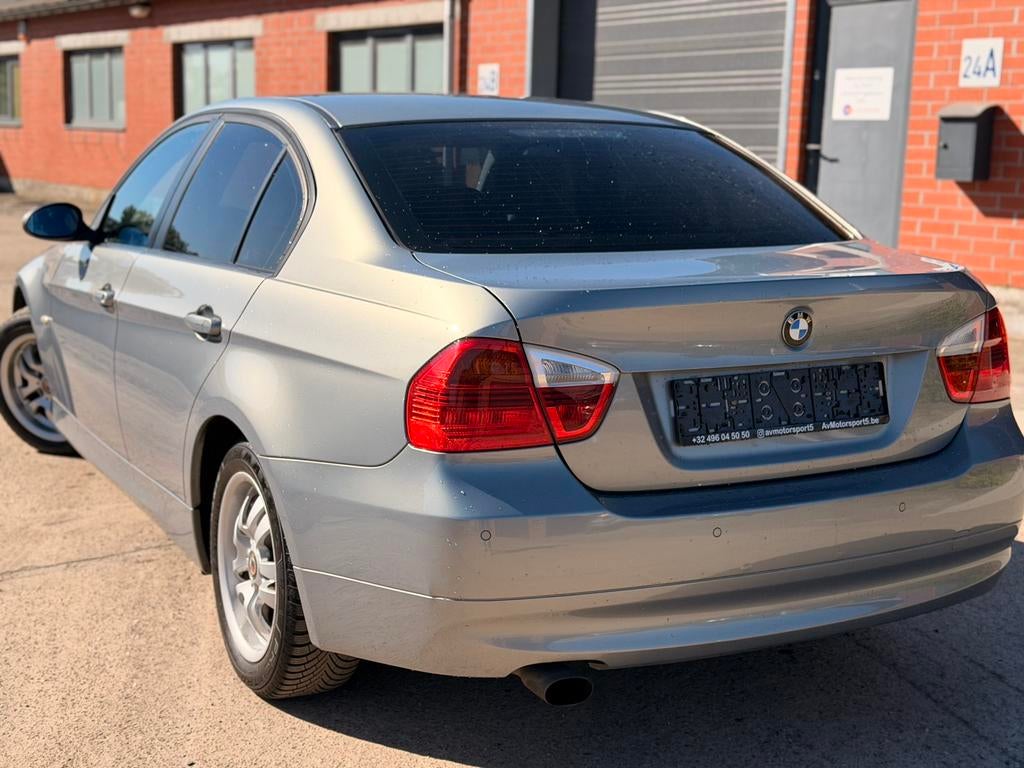 BMW 3 REEKS 318i✅BENZINE ZEER PROPER-AIRCO-Distributie Nieuw, Auto's, BMW, 4 deurs, Achterwielaandrijving, 1995 cc, Zwart