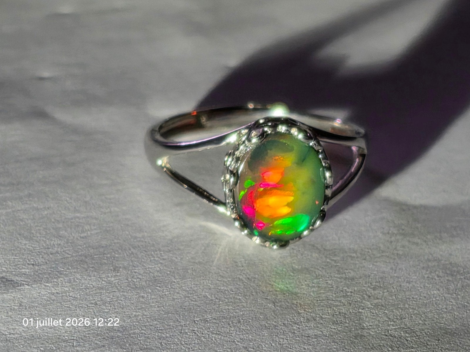 Sterling zilveren ring met zwarte opaal uit Ethiopië, Ophalen, Nieuw, Met edelsteen, Dame