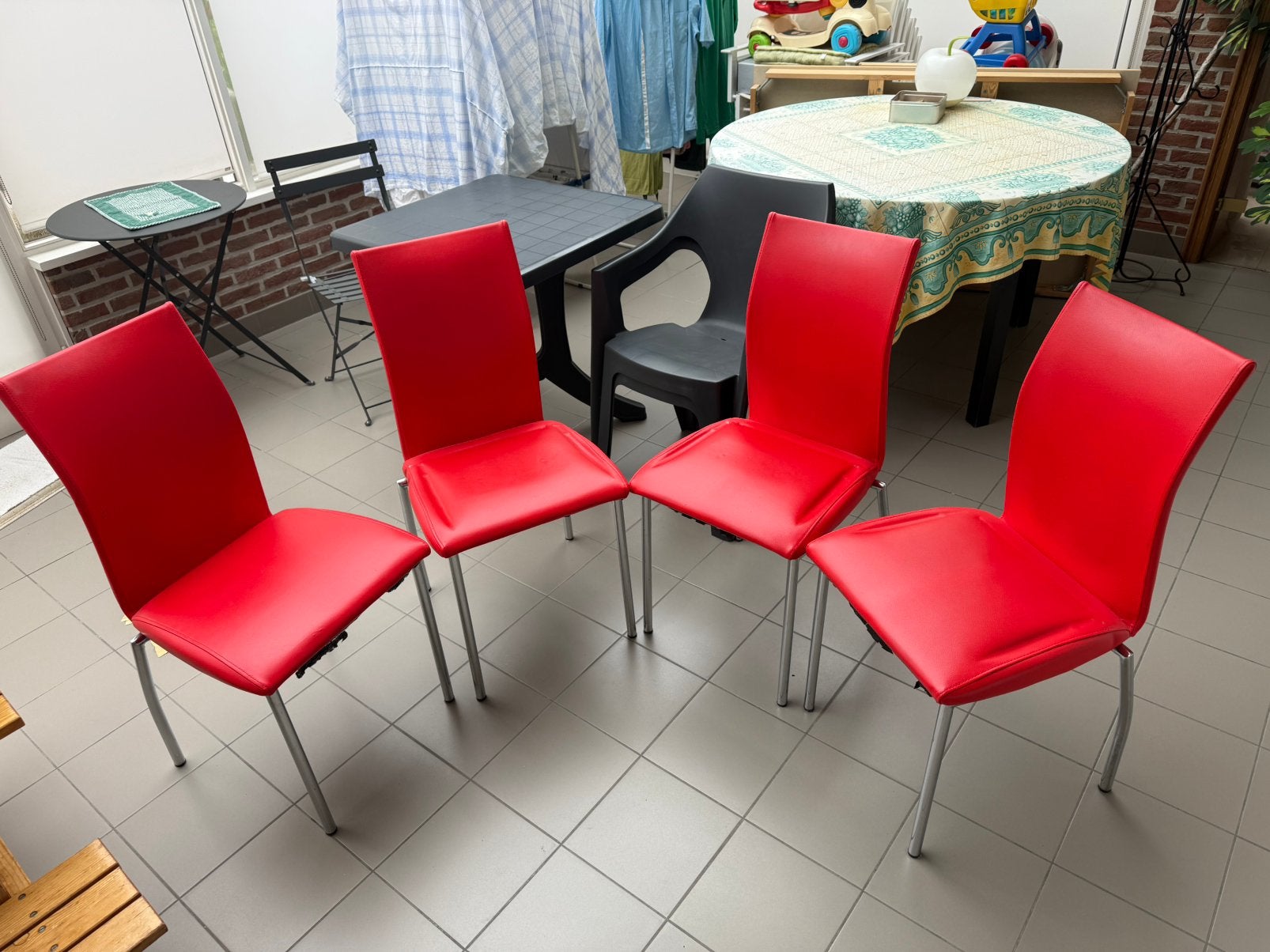 4 rode stoelen, Maison & Meubles, Chaises, Enlèvement, Utilisé, Rouge, Synthétique