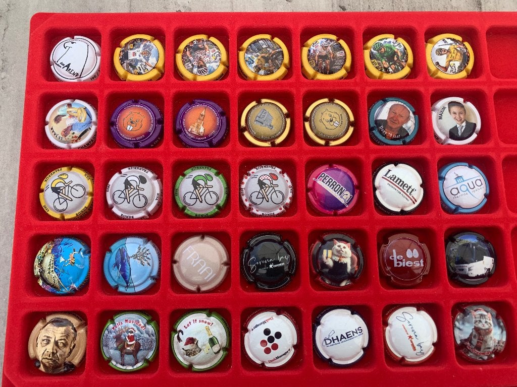 Lot A06 : 35 champagne capsules, Enlèvement ou Envoi