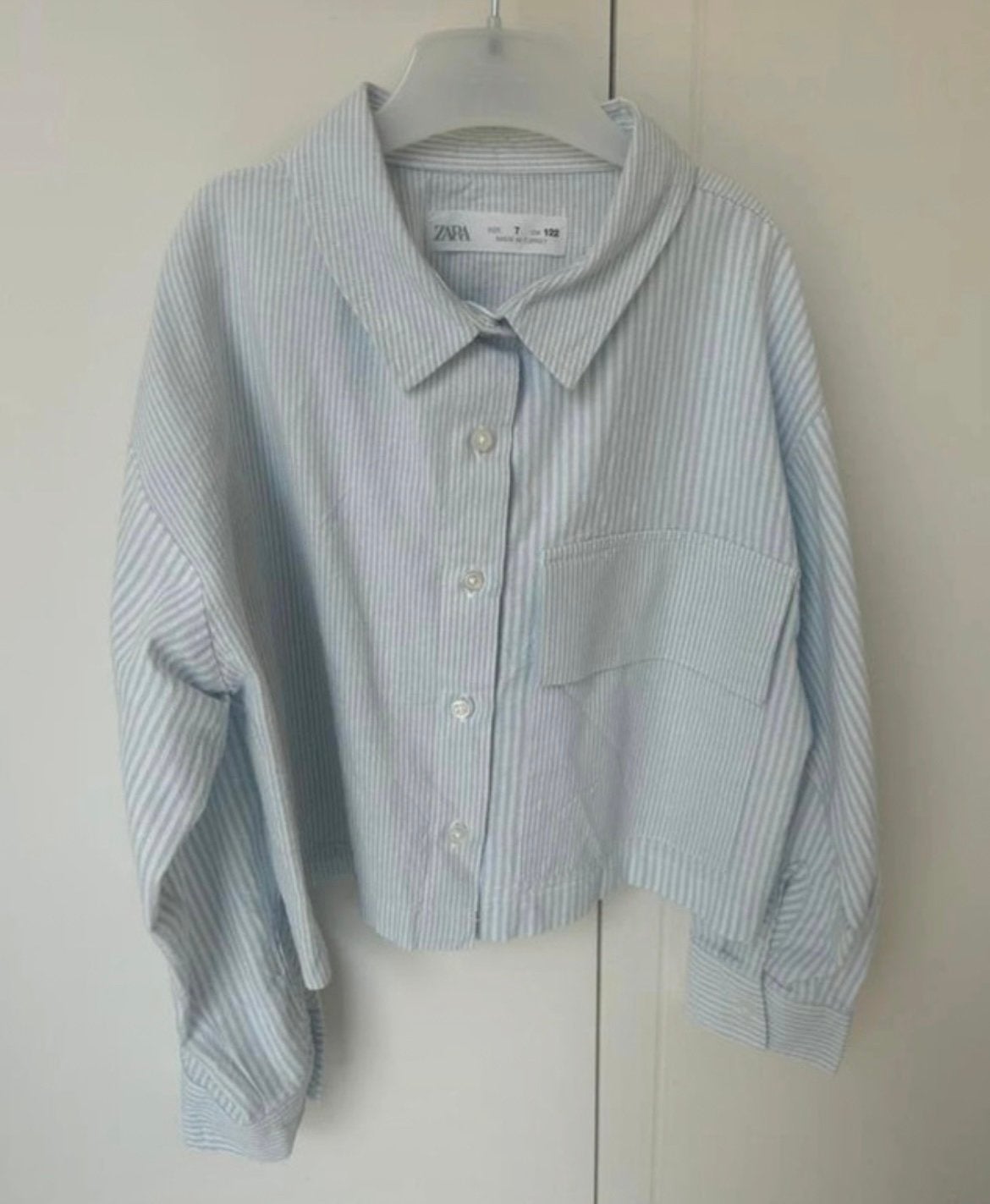 Lichtblauw gestreept hemdje - Zara - mt 122, Kinderen en Baby's, Kinderkleding | Maat 122, Ophalen of Verzenden, Zo goed als nieuw
