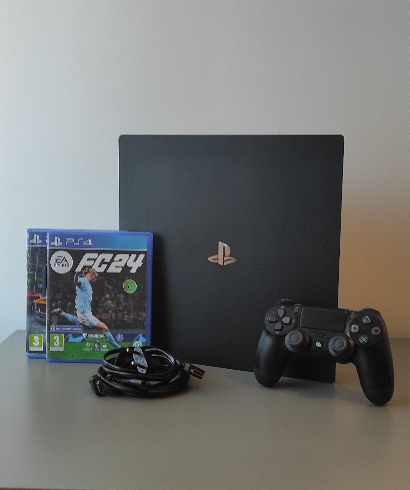 Ps4 Pro V2 + 1 manette officiel+ 2 jeux
Avec ticket garanti, Avec 1 manette, Comme neuf, Enlèvement, 1 TB