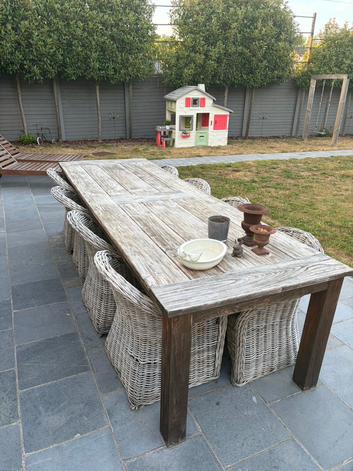 Table en teck + chaise 8 Lio Line en osier, Enlèvement, Comme neuf, Osier