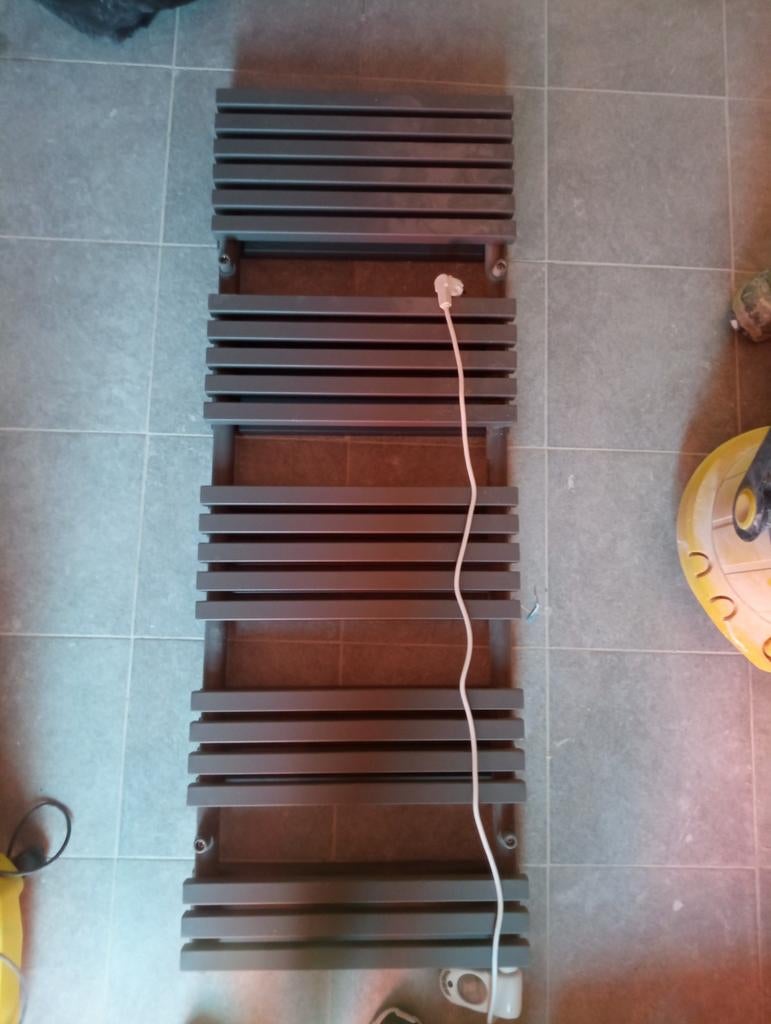 Elektrische badkamerradiator 2000 W 140 cm, Doe-het-zelf en Bouw, Verwarming en Radiatoren, Ophalen, Gebruikt, Radiator, Minder dan 60 cm