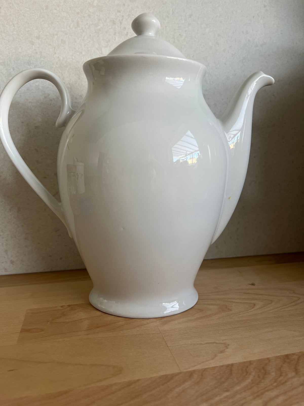 Grote witte koffiepot, Ophalen