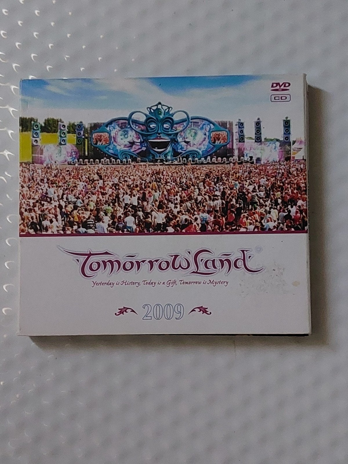 TOMORROWLAND 2009, Envoi, Comme neuf