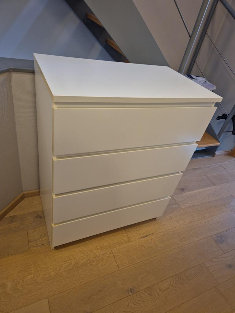 Commode blanche 4 tiroirs – Style moderne