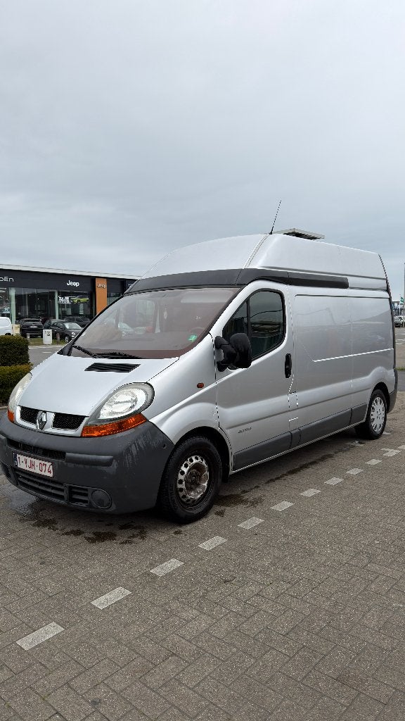 Campervan Renault Trafic, Voorwielaandrijving, 4 deurs, Stof, 4 cilinders