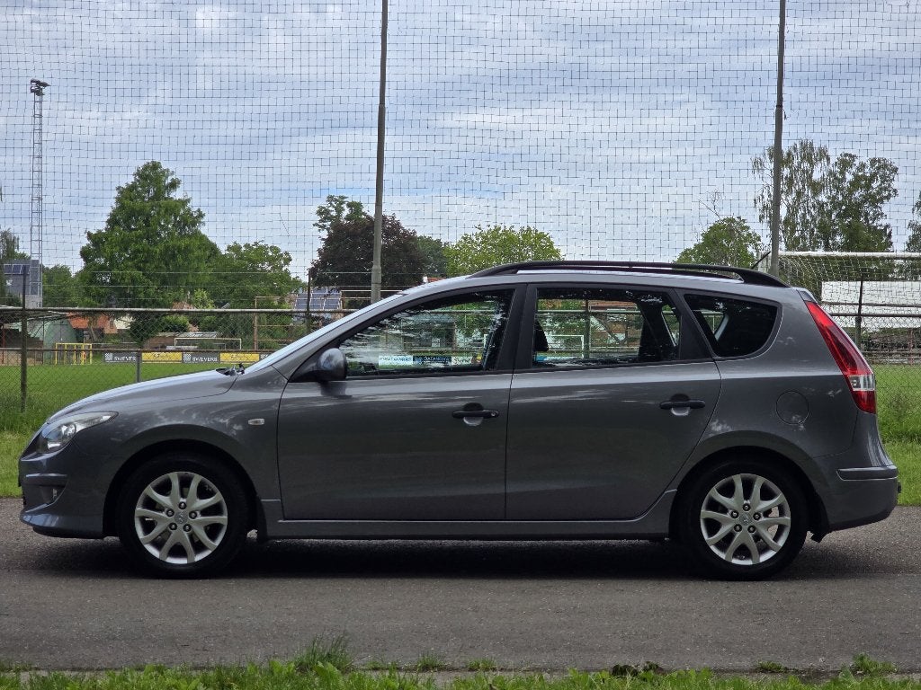 Hyundai i30 break - 1.4i euro 5 - 2012 - Digitale airco/PDC, Auto's, Voorwielaandrijving, Euro 5, Stof, Zilver of Grijs