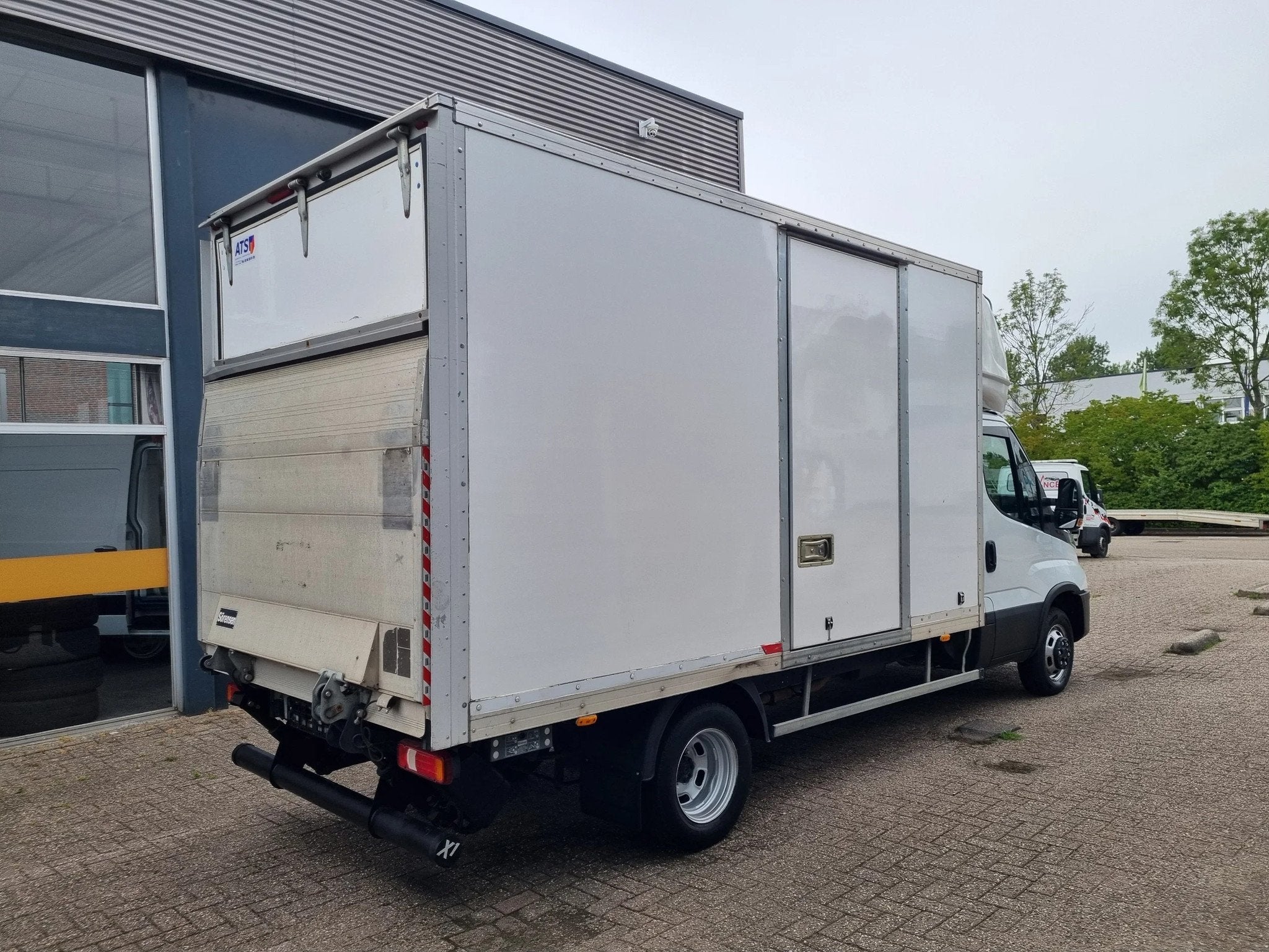 Iveco Daily 35C16 3.0D Koffer/ LBW/ Navi/ Camera (bj 2022), Auto's, Bestelwagens en Lichte vracht, Achterwielaandrijving, Gebruikt