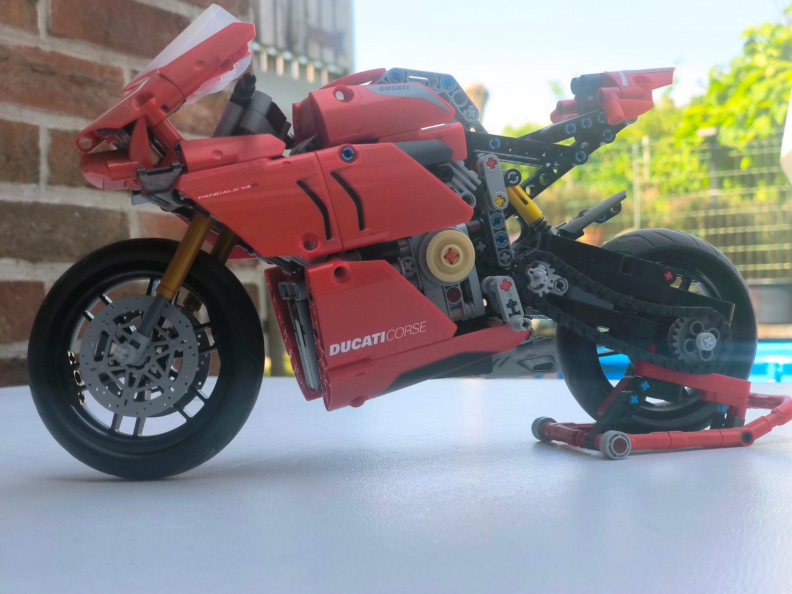 Lego technic Ducati panigale V4R, Ophalen, Motor