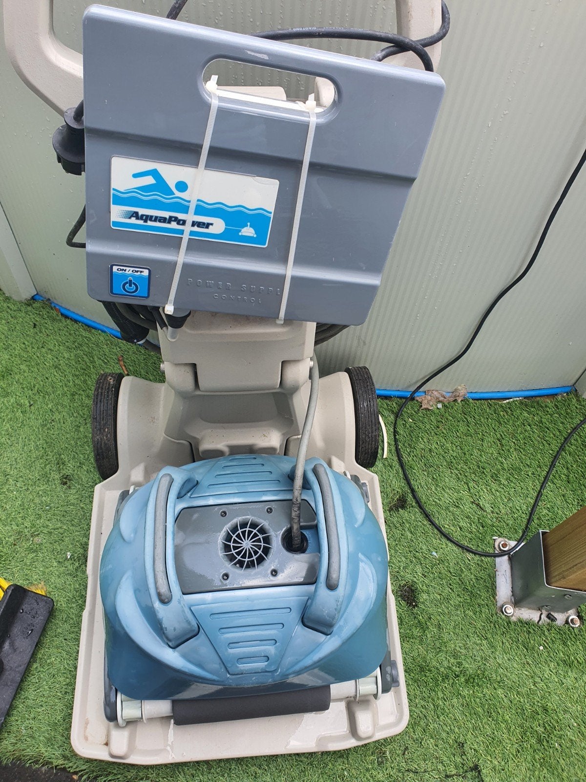 Zwembad robot doet bodem., Ophalen