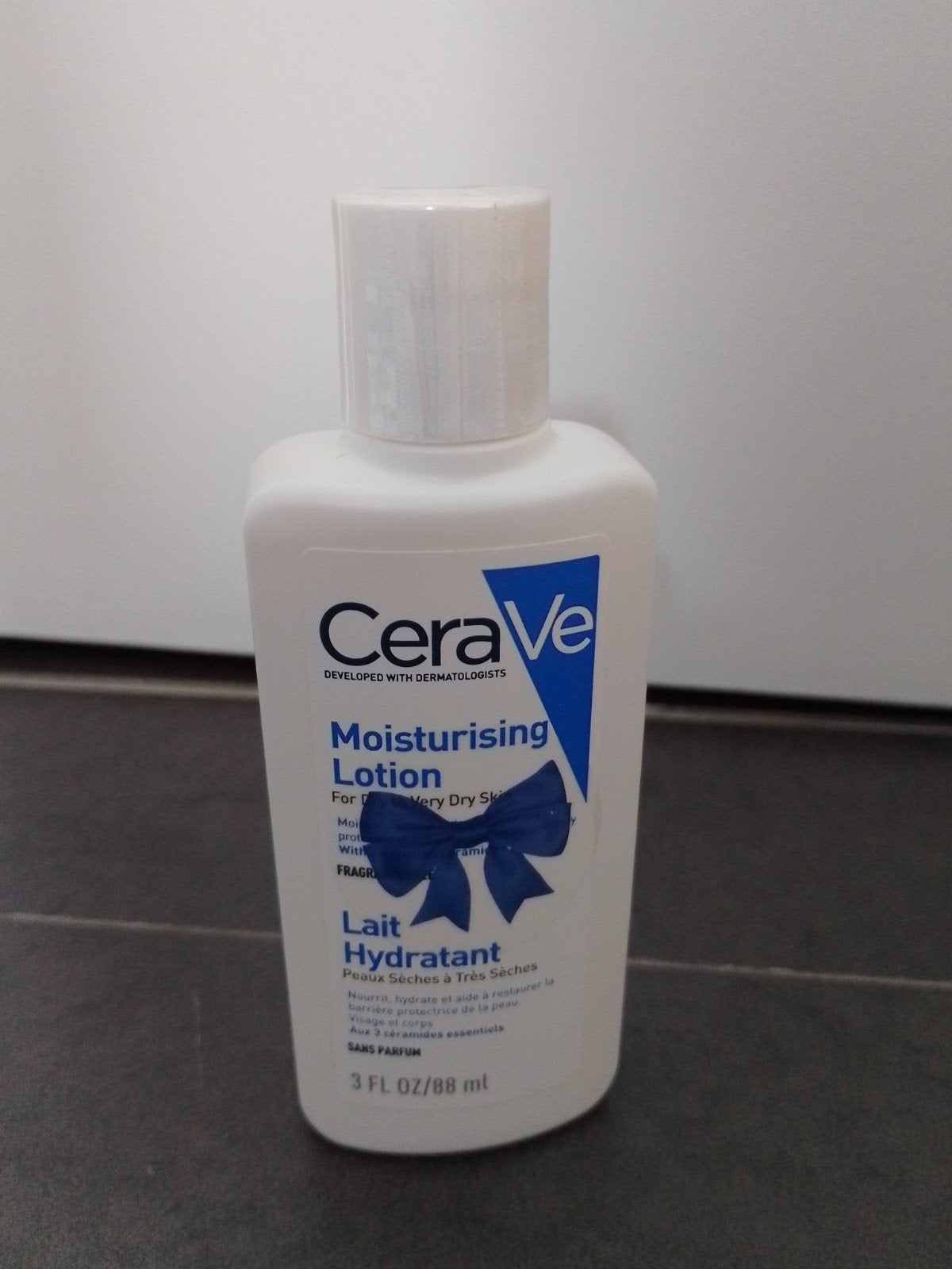 CeraVe, hydraterende melk, 88ml, Bijoux, Sacs & Beauté, Enlèvement, Neuf, Body lotion, Crème ou Huile