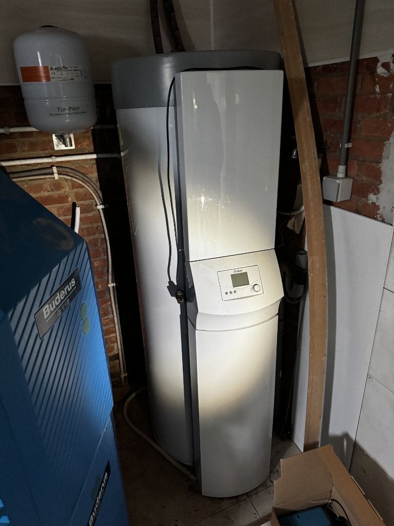 Zonneboiler 250 l Vaillant met 3 collectoren, Doe-het-zelf en Bouw, Ophalen, Gebruikt, 100 liter of meer, Terugslagbeveiliging (TTB)