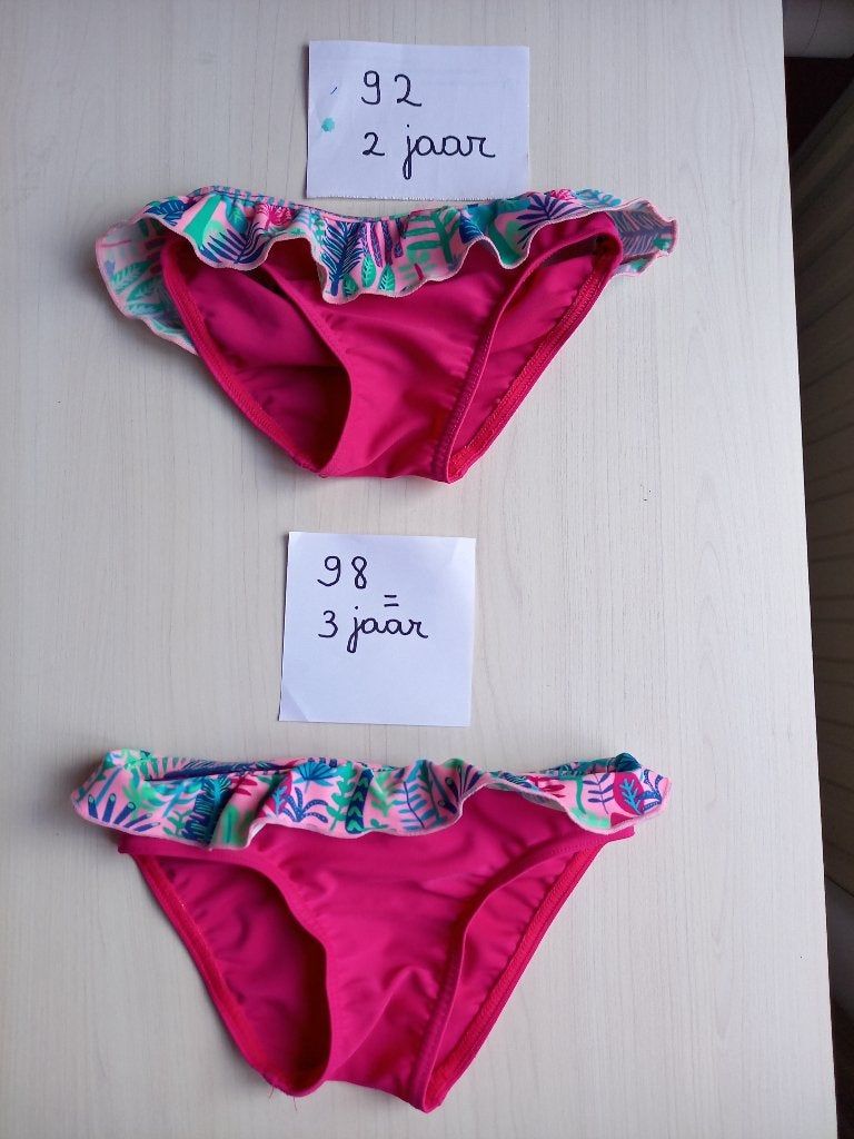 Parfait état, bas de bikini taille 92 et 98 pour fille, Enfants & Bébés, Taille 98, Enlèvement ou Envoi, Comme neuf, Bas de bikini