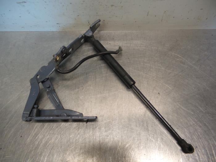 Amortisseur capot moteur droit d'un BMW 5-Serie (5-Serie 95-, -, 3 mois de garantie, Utilisé, -
