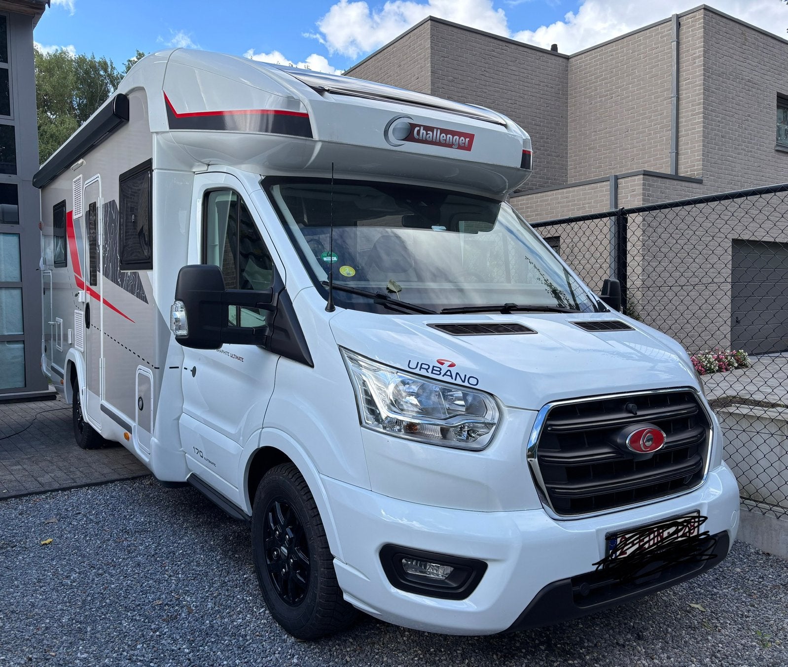 Challenger Graphite 380, Caravanes & Camping, Toilette à cassette, Diesel, Semi-intégral, 7 à 8 mètres