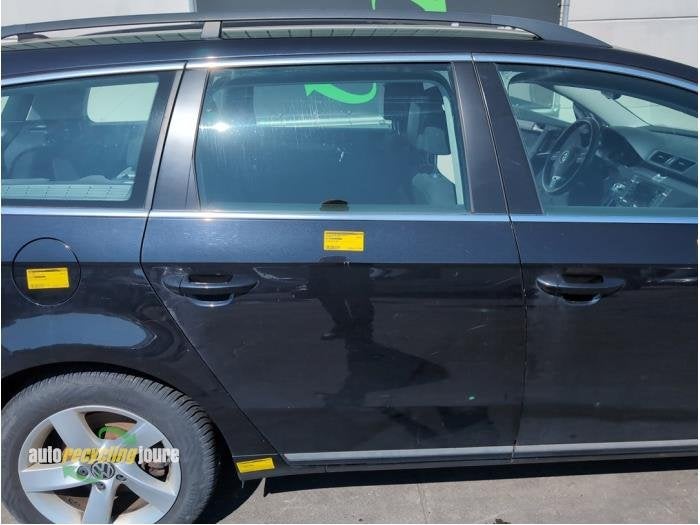 Portière 4portes arrière droite d'un Volkswagen Passat (LC, -, Volkswagen, -, 3 mois de garantie