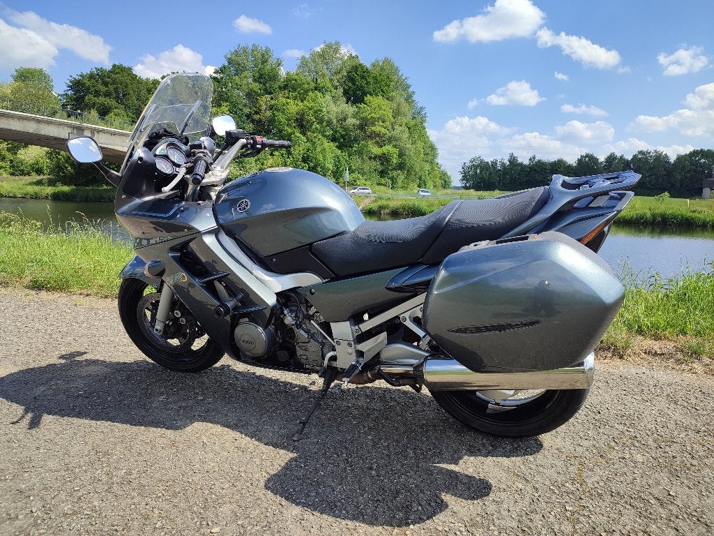 Yamaha FJR 1300, Motos, Entreprise