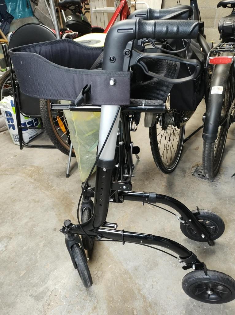 Rollator in hoogte verstelbaar, Ophalen, Opvouwbaar, Zo goed als nieuw