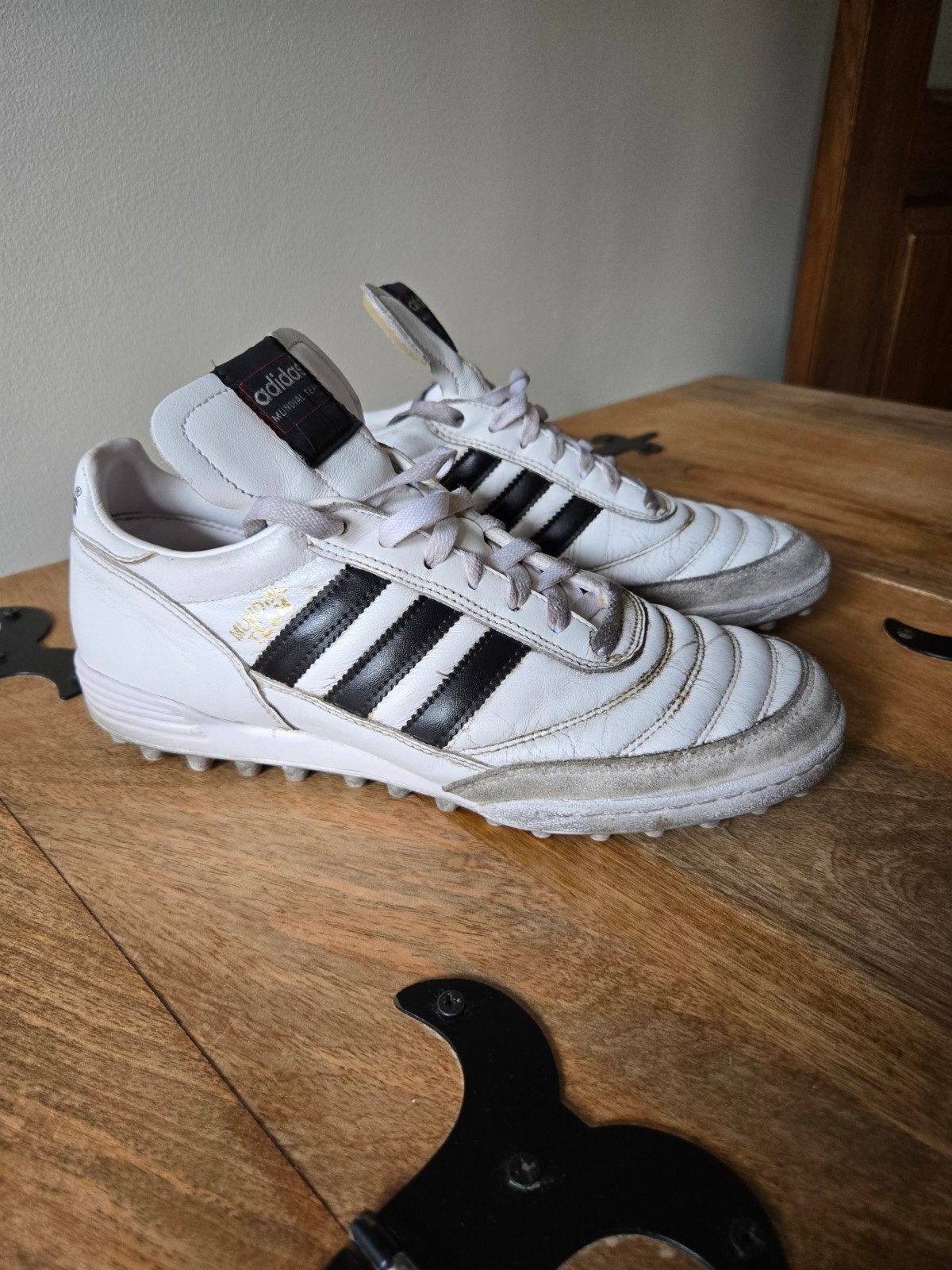 Chaussures de foot Adidas Mundial Team 42, Vêtements | Hommes, Chaussures, Porté, Enlèvement, Adidas, Chaussures de sport