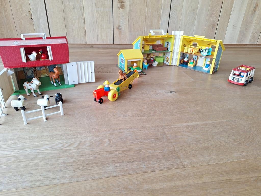 Le vieux village de Fisher Price, Enlèvement