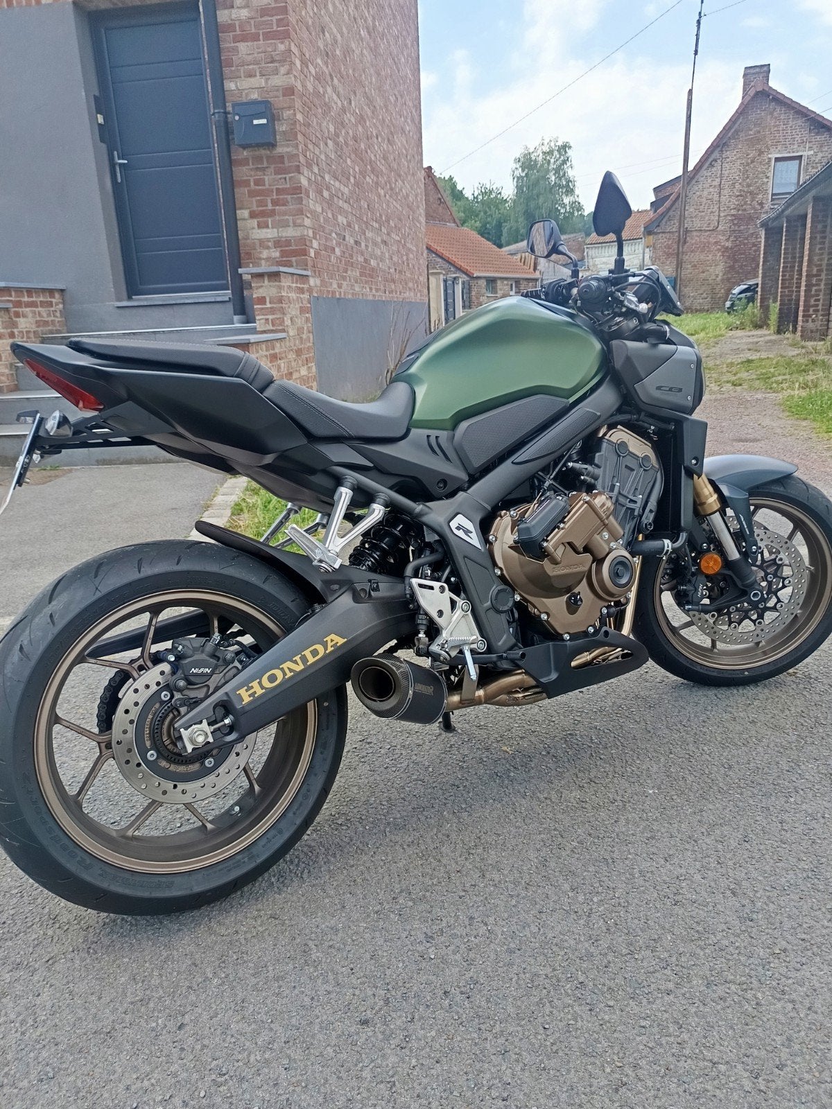 Vends CB 650r 2025 E-clutch Bridé A2 4030 kms