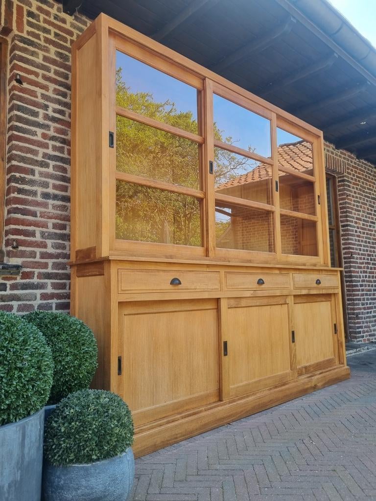 Buffet/vitrine en teck LIVRAISON GRATUITE, Teck, 25 à 50 cm, 200 cm ou plus, Avec tablette(s)