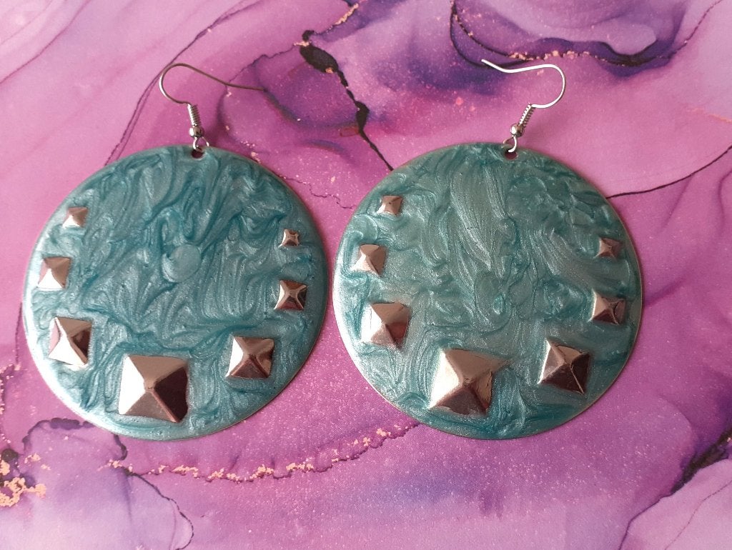 oorbellen schijfjes punk studs blauwe marmer look, Bijoux, Sacs & Beauté, Neuf, Enlèvement ou Envoi, Autres matériaux, Bleu