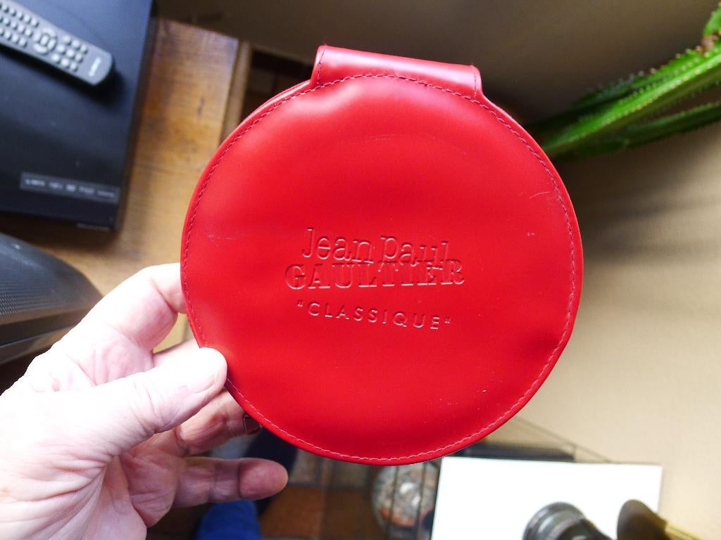 2 Objets de collections Jean Paul Gaultier, Ophalen