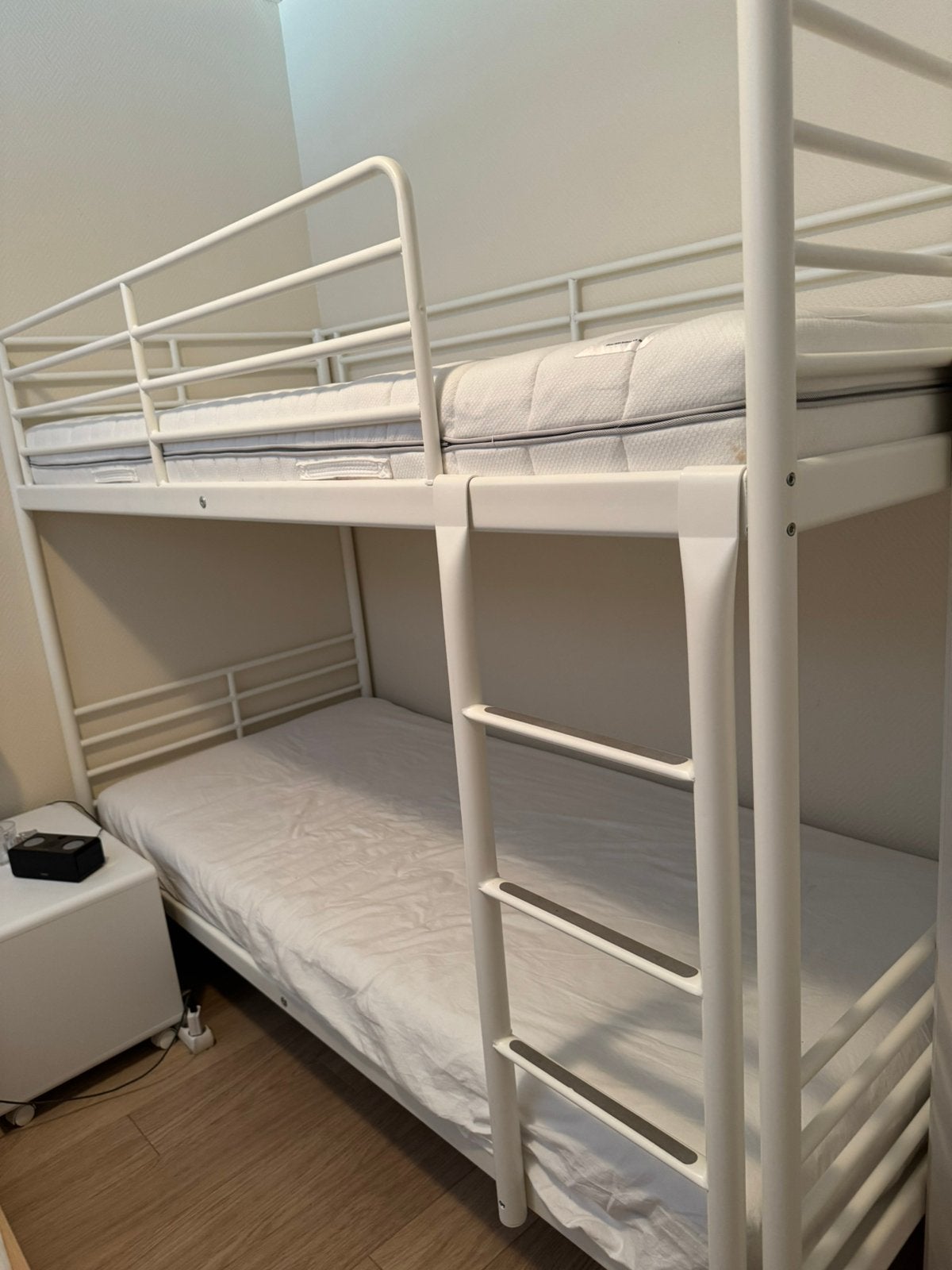 Lit superposé IKEA - métal blanc - 2x 90x200 cm avec échelle, Maison & Meubles, 200 cm de hauteur ou plus, 90 cm, Comme neuf, Enlèvement