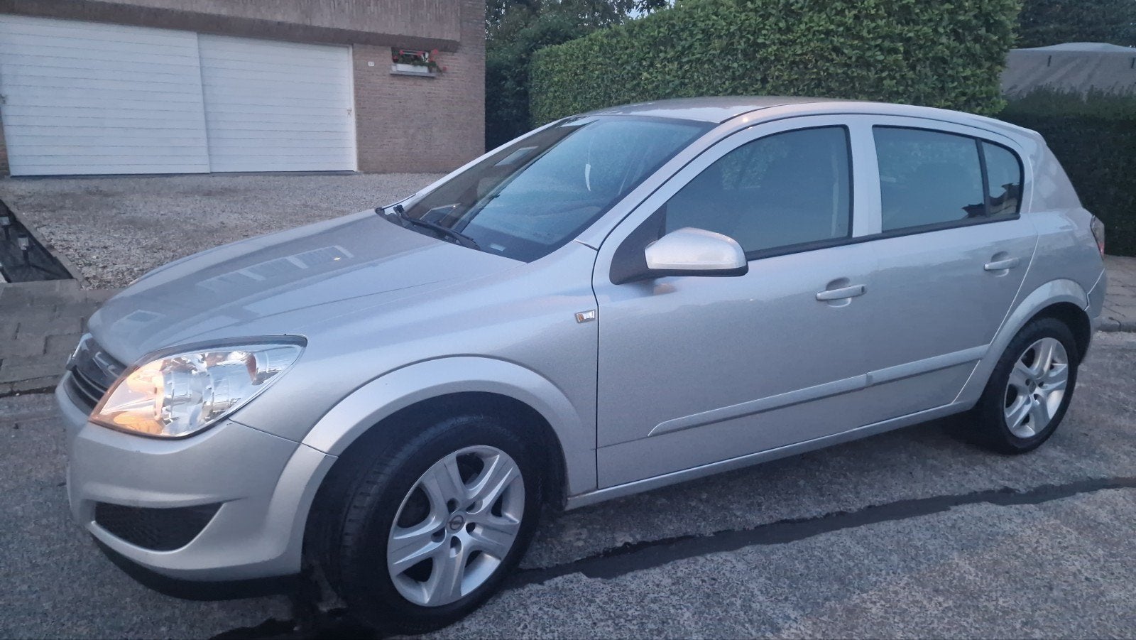 Opel Astra essence année 2009, Autos, Argent ou Gris, Achat, Vitres électriques, Entreprise