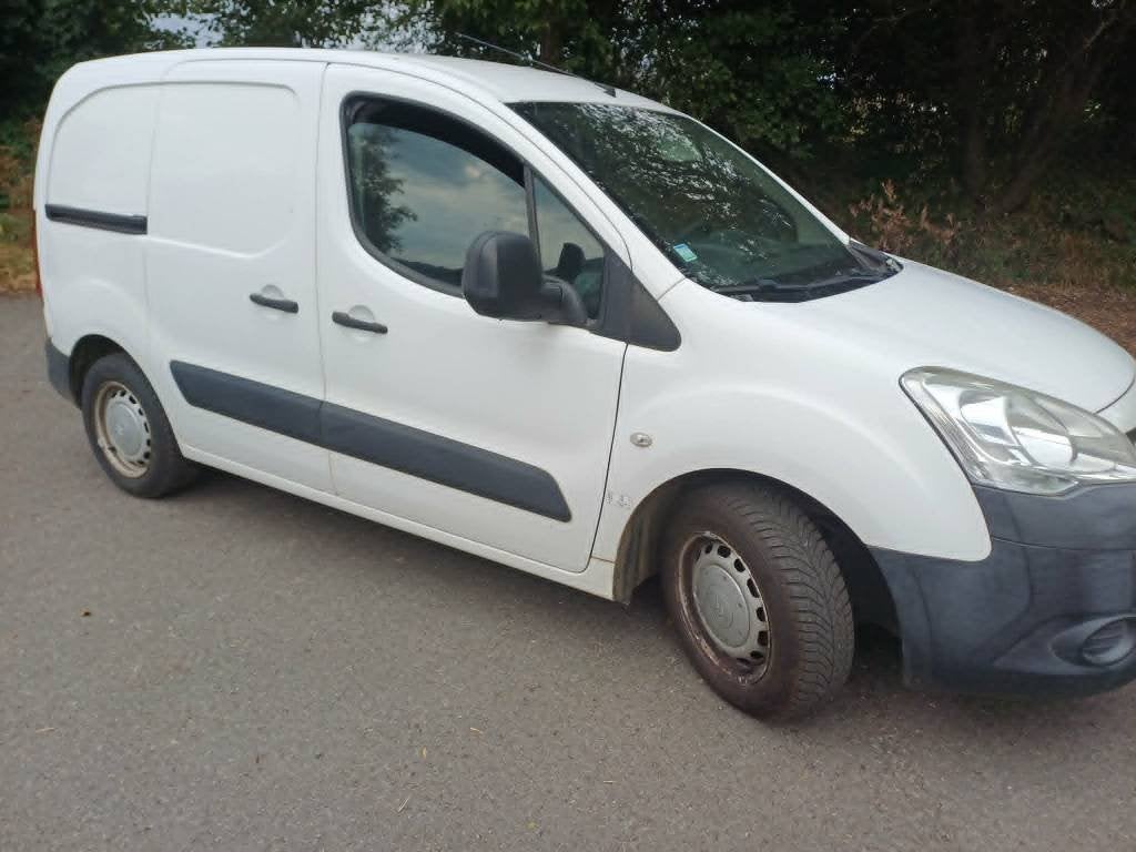 citroen berlingo hdi pret à immatriculer, Euro 5, 3 places, Boîte manuelle, Entretenue par le concessionnaire