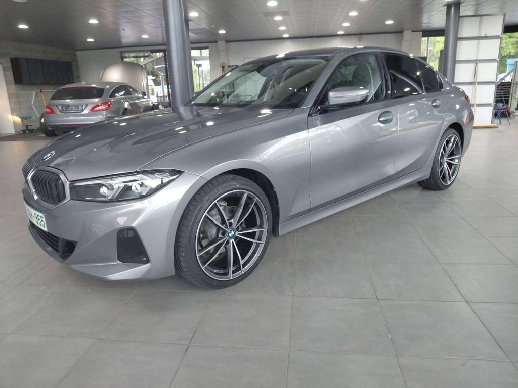 BMW 3 Serie 318 318i A FACE LIFT. WIDE SCREEN. 19INCH, Autos, BMW, Entreprise, Achat, Série 3, ABS, Airbags, Alarme, Android Auto