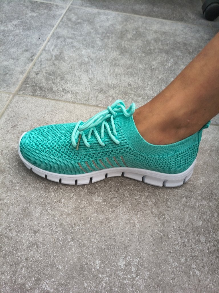 Nieuwe sportschoenen, Vêtements | Femmes, Enlèvement ou Envoi, Neuf, Chaussures de sports