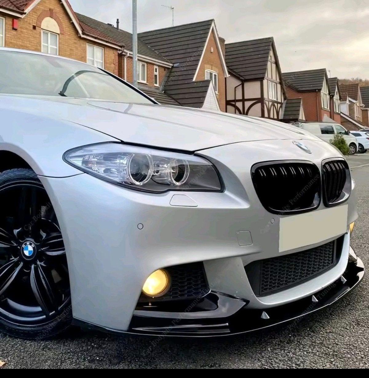 Bmw F11/F10 voorste diffuser Nieuw met stangetjes, Autos : Divers, Enlèvement ou Envoi