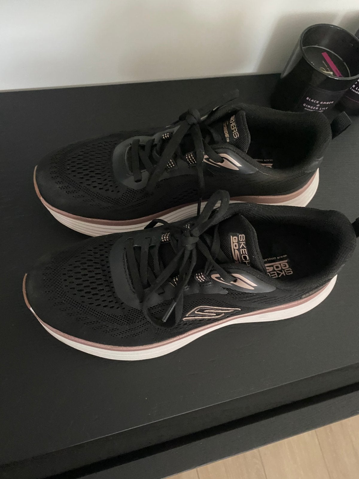 Te koop schoemen scetchers en mew balance, Vêtements | Femmes, Chaussures, Enlèvement, Comme neuf, Blanc, Sneakers et Baskets