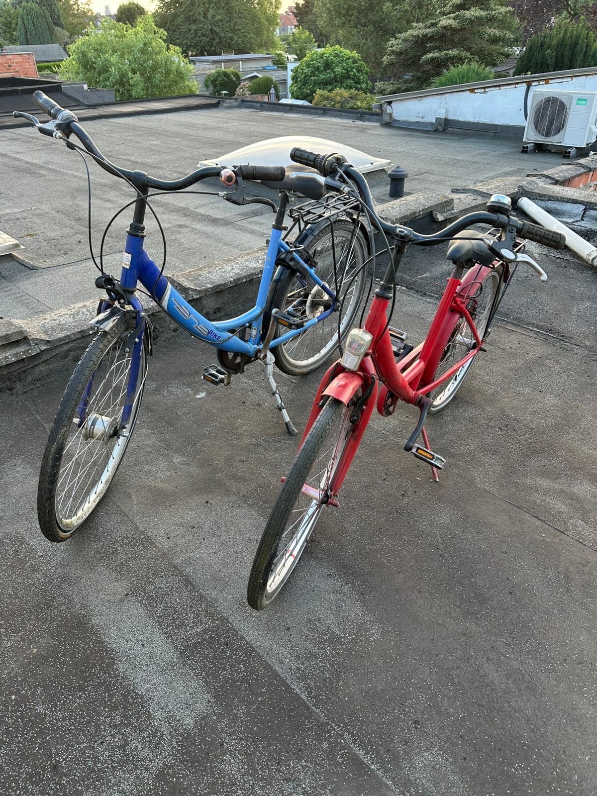 Twee fiets 50 euro, Vélos & Vélomoteurs, Casques de cyclomoteur, Enlèvement