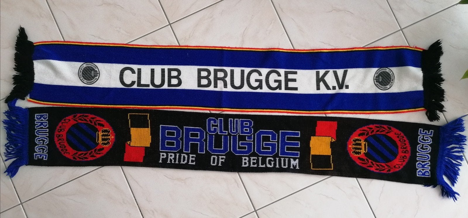 2 mooie, perfecte staat sjaals CLUB BRUGGE. €10stuk Rookvrij, Ophalen