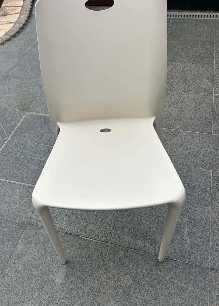 4 stoelen in kunststf, Maison & Meubles, Chaises, Comme neuf, Synthétique, Enlèvement, Blanc