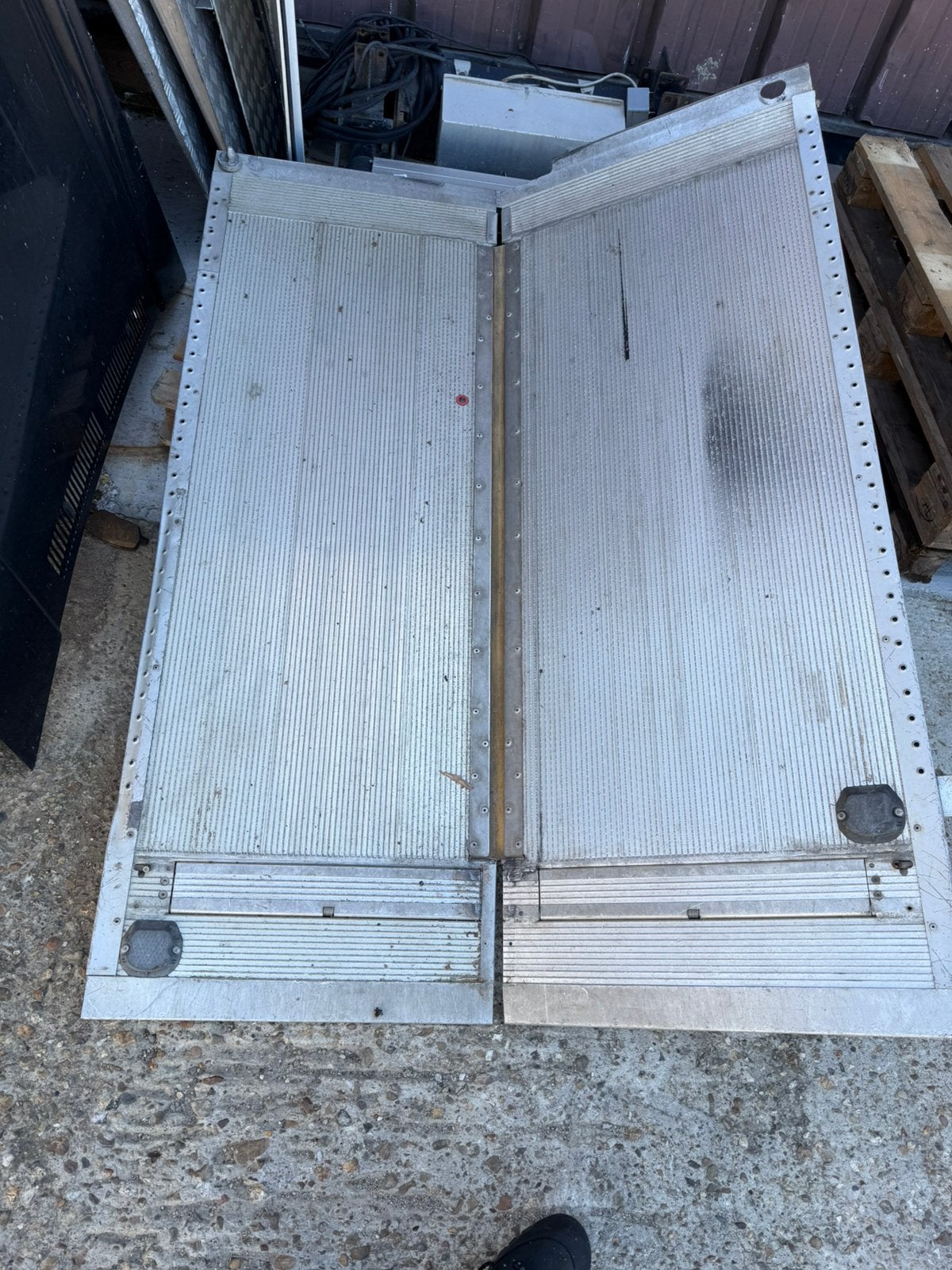 Laadbrug camionette, Ophalen
