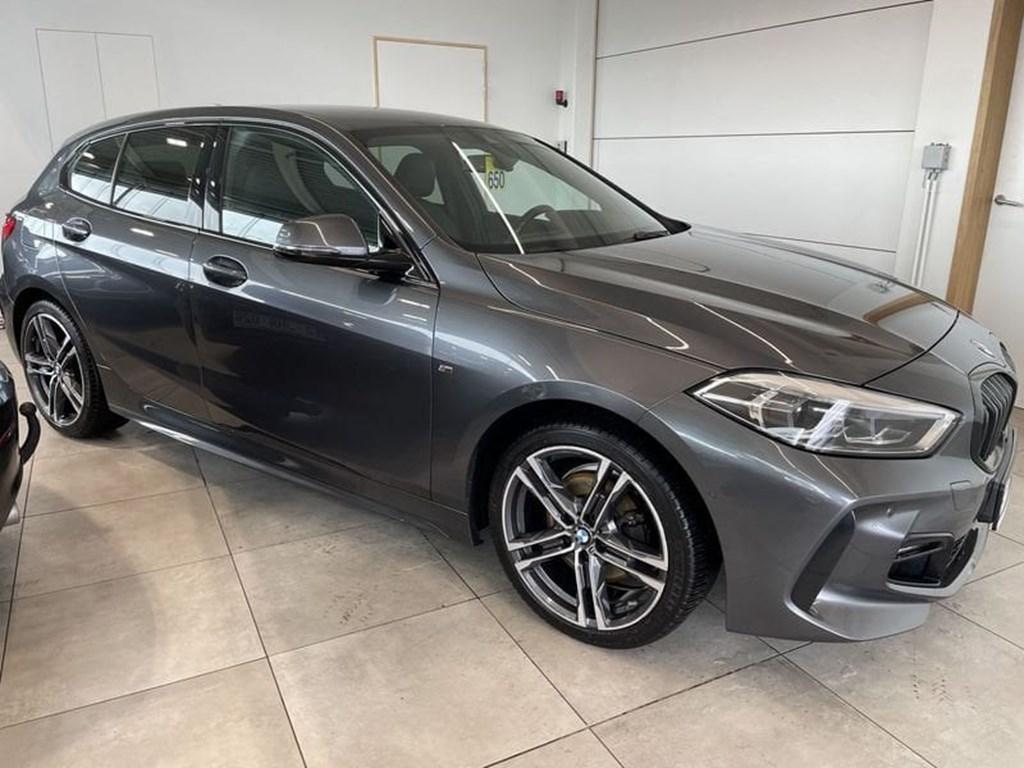 BMW Serie 1 M-Pack // Carplay - Automaat - Navi, Autos, BMW, Argent ou Gris, Achat, Euro 6, 116 ch