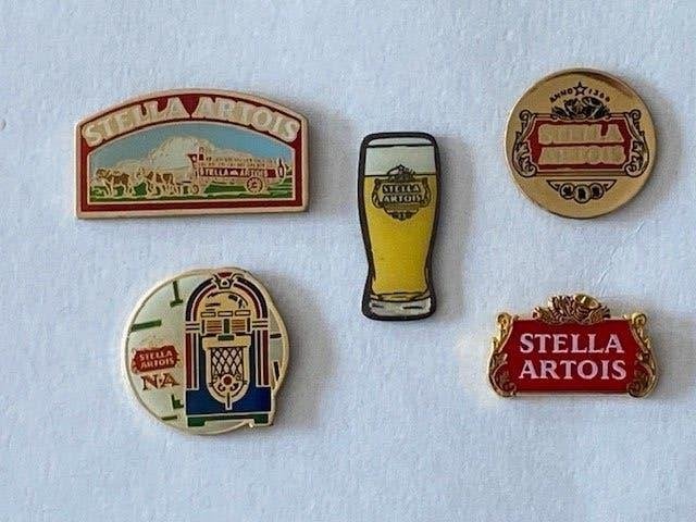 Lot van 5 pin's Stella Artois, Ophalen of Verzenden