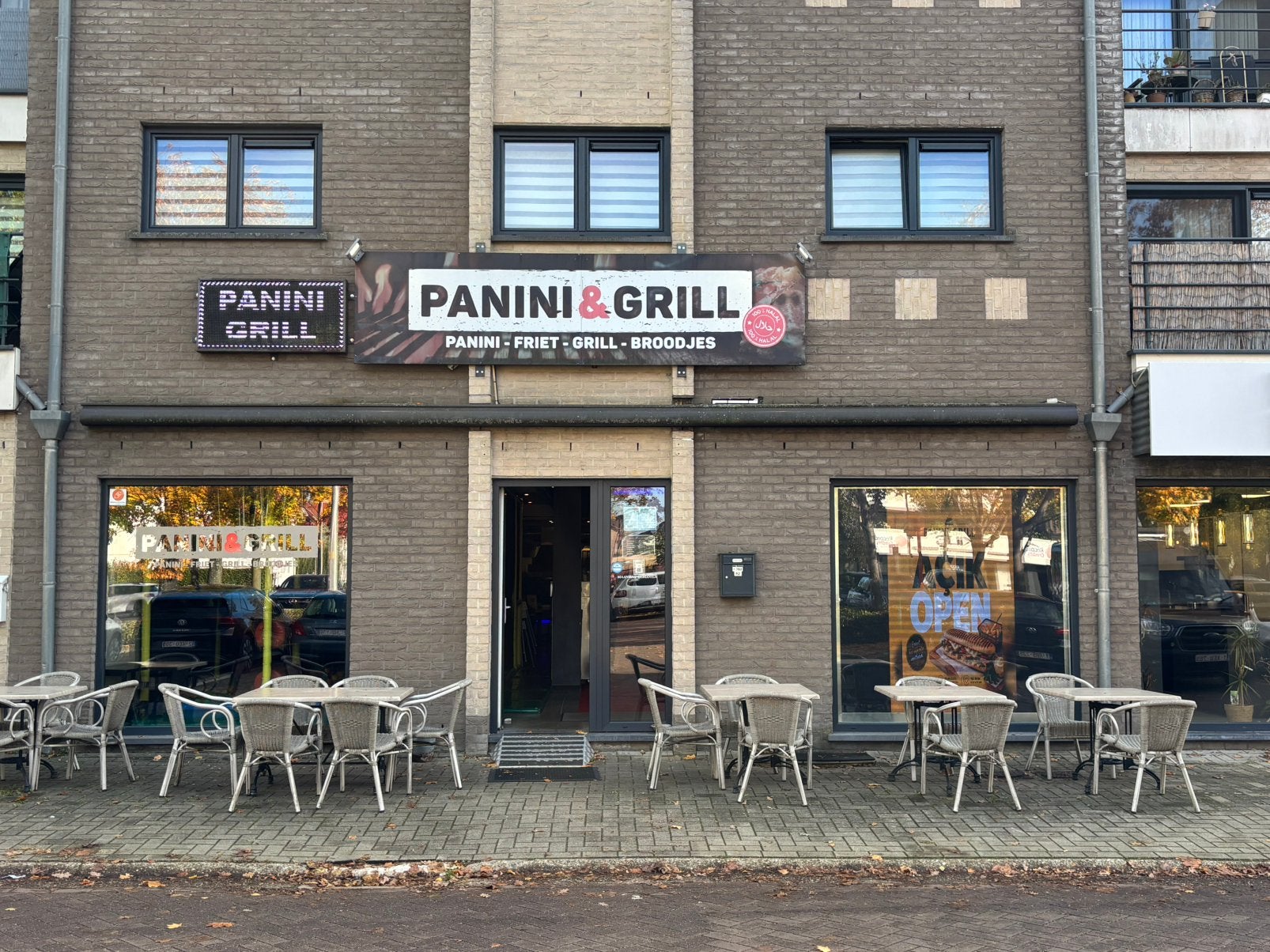 Restaurant BBQ à reprendre – 300 m² équipé !, Articles professionnels