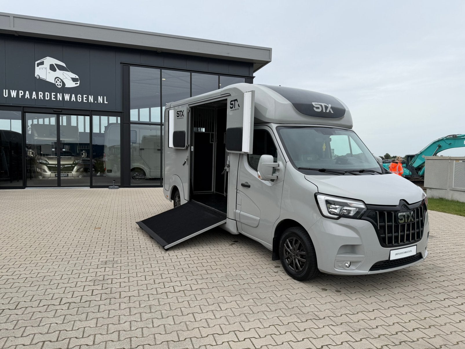 Renault STX 2024 Paardencamionette paardenwagen, Dieren en Toebehoren, Paarden en Pony's | Trailers en Aanhangwagens, Ophalen