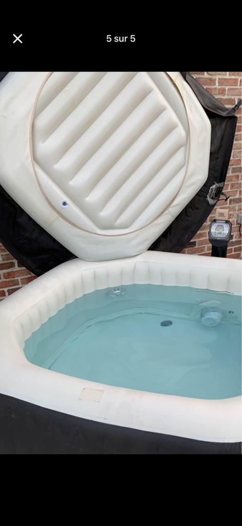 Spa jacuzzi stocker en exterieur avant l’hivers, Enlèvement, Utilisé, Tapis de sol, Gonflable
