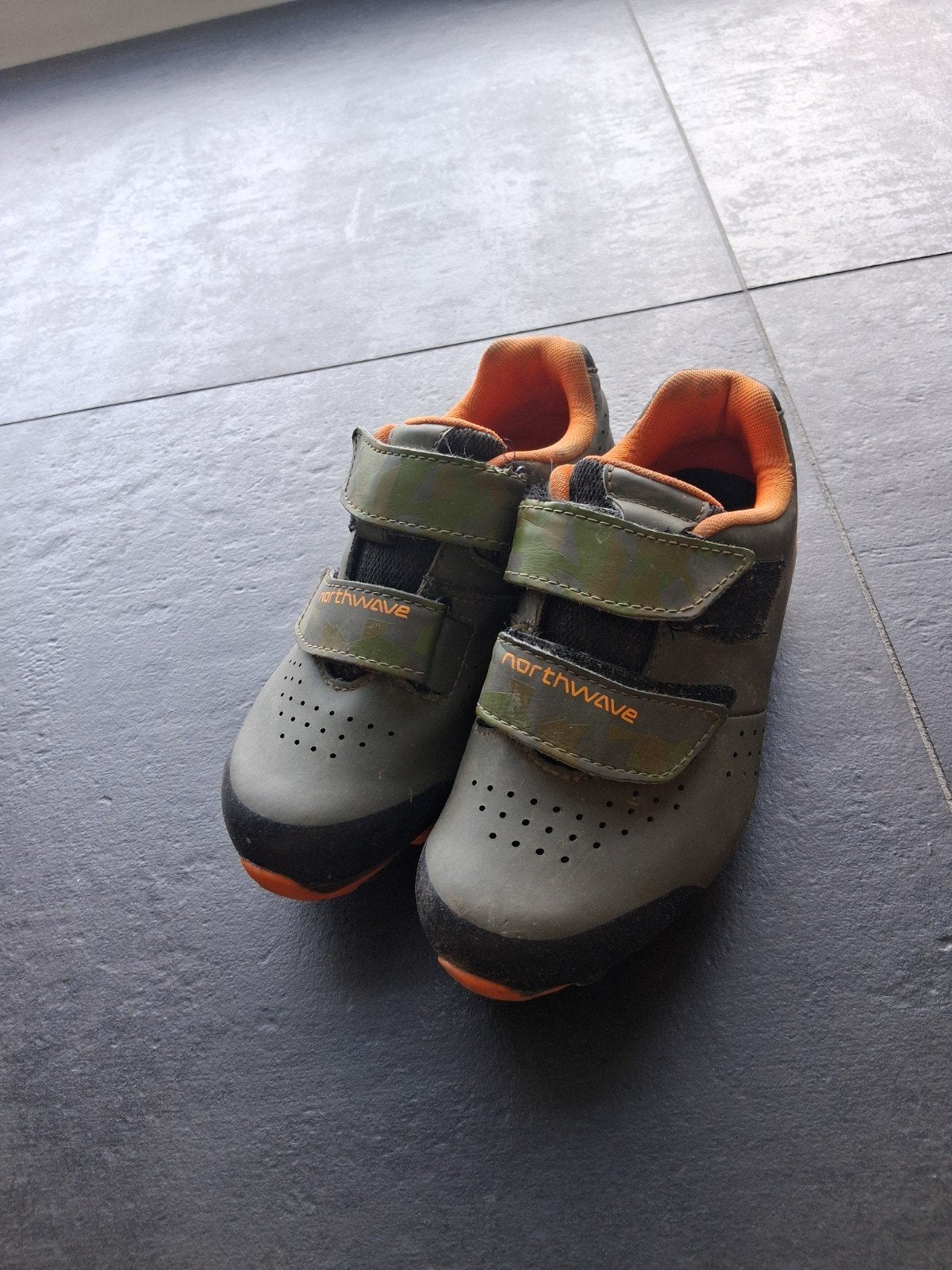 Fietsschoenen voor klikpedalen maat 33, Ophalen