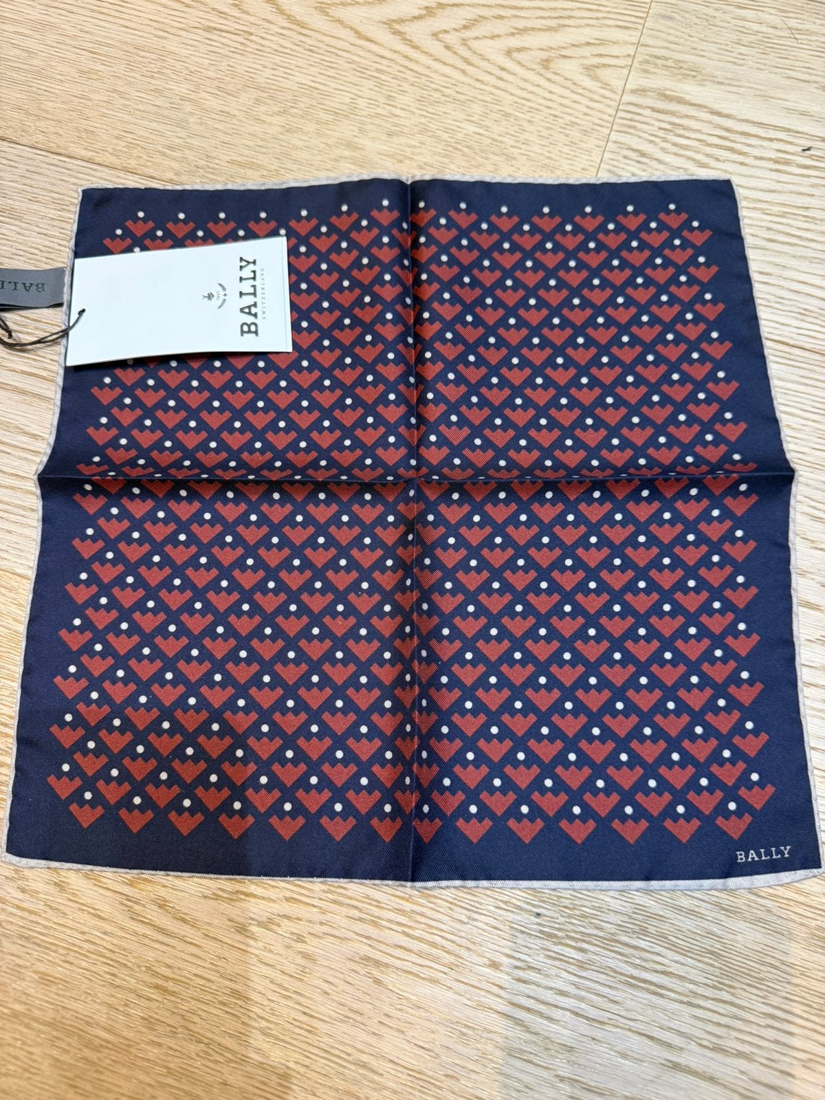 Carre de soie 30cm neuf 120€ Bally, Kleding | Heren, Kostuums en vesten, Ophalen of Verzenden, Nieuw