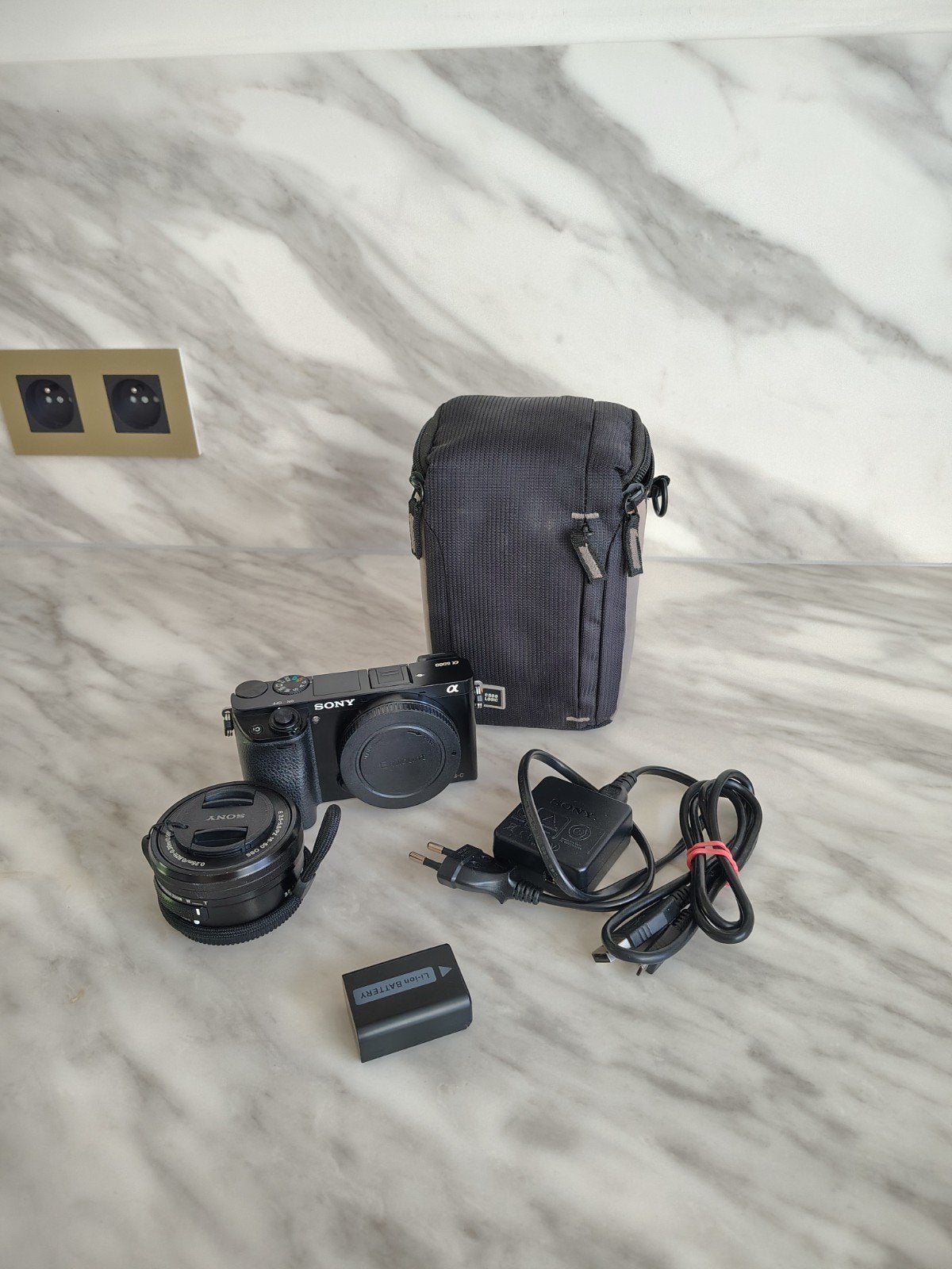 Sony alpha 6000 + objectif zoom selp 1650, Moins de 4 fois, Utilisé, Appareil photo hybride, Batterie